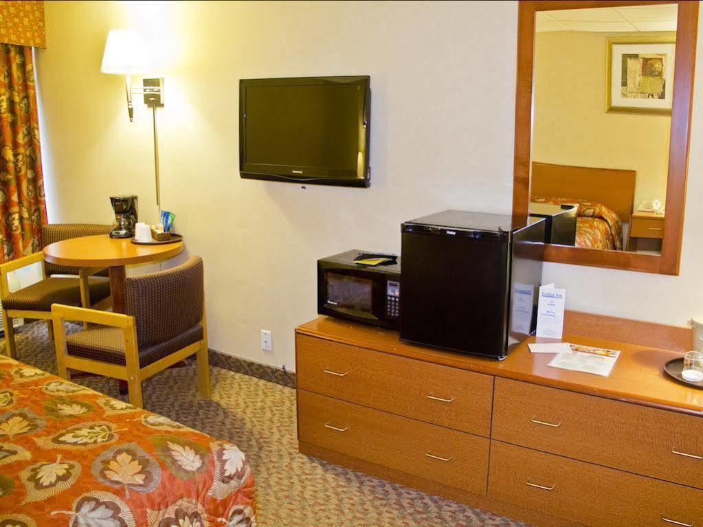 Quality Inn East Stroudsburg - Poconos Buitenkant foto