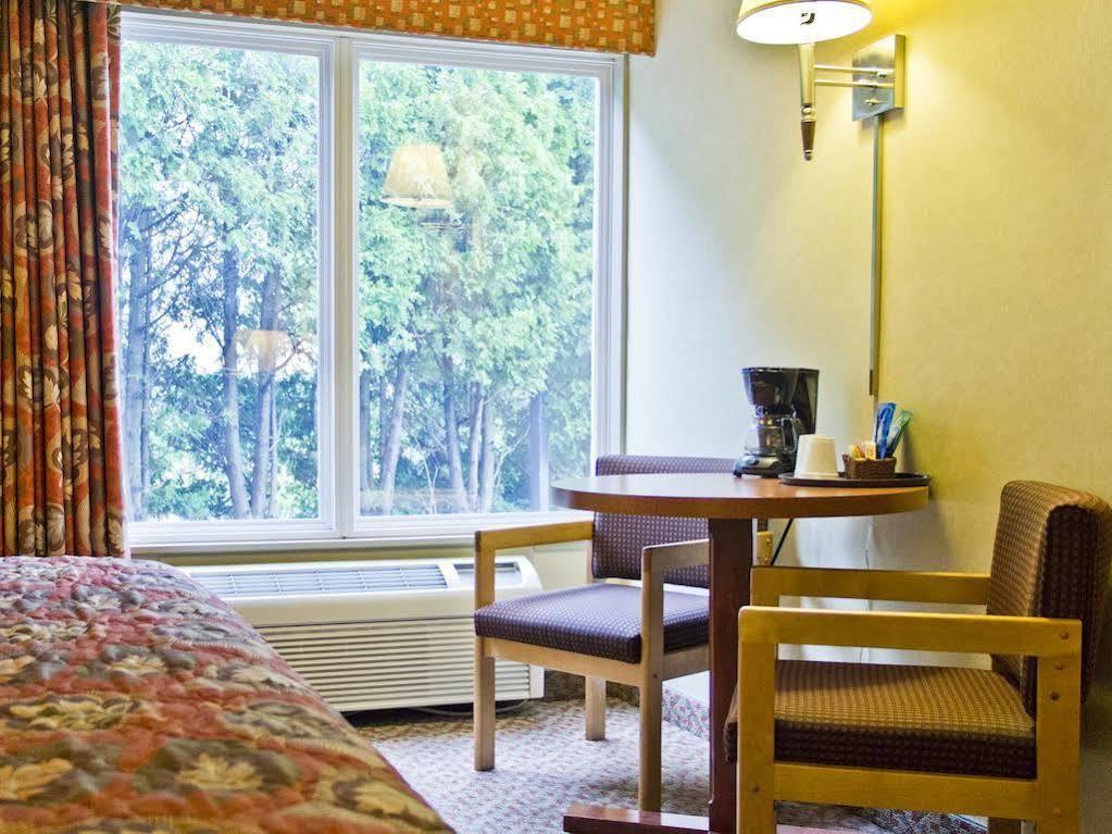 Quality Inn East Stroudsburg - Poconos Buitenkant foto